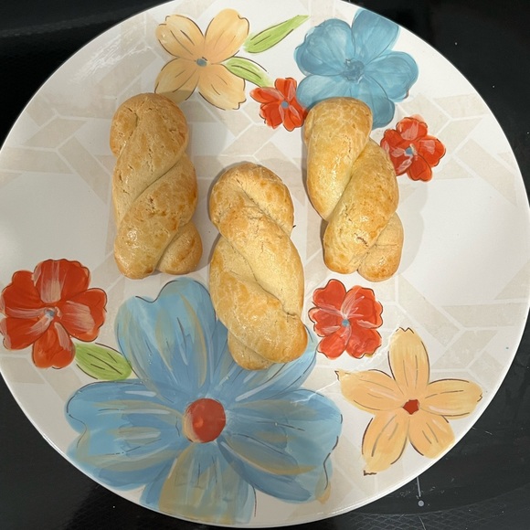 Cindy Crawford Style 9” salad plates, there are 3 total floral blues and reds - Picture 8 of 10